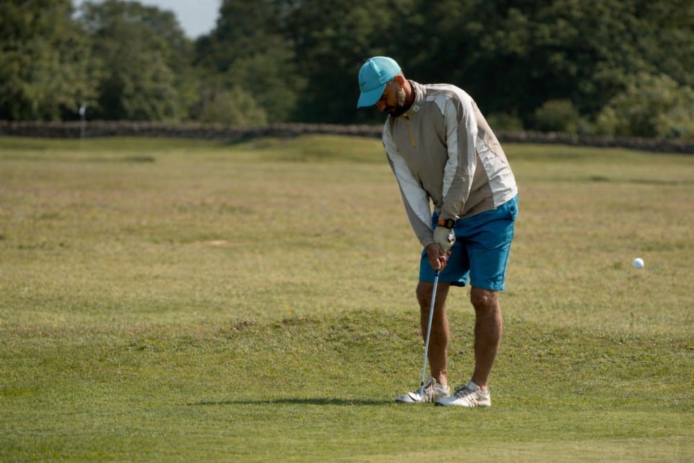 Comment réussir ses approches levées au golf : le guide complet